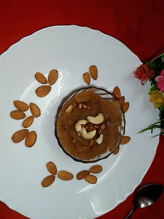 सूजी का हलवा (sooji ka halwa recipe in Hindi) रेसिपी मुख्य फोटो
