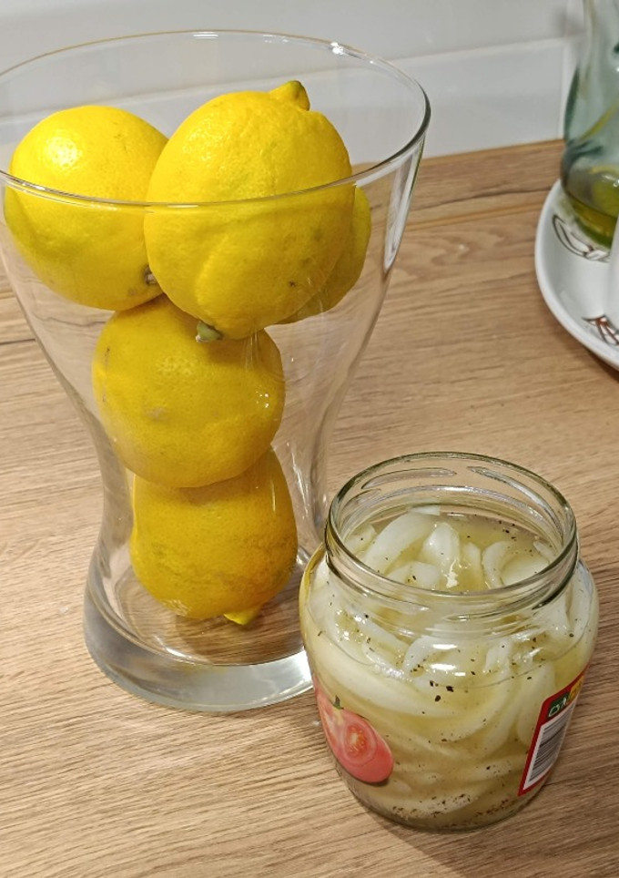 Una foto de Encurtido de cebolla con limón