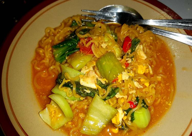 Mi Nyemek Mi godok Mi kuah KakiLima ala aku π