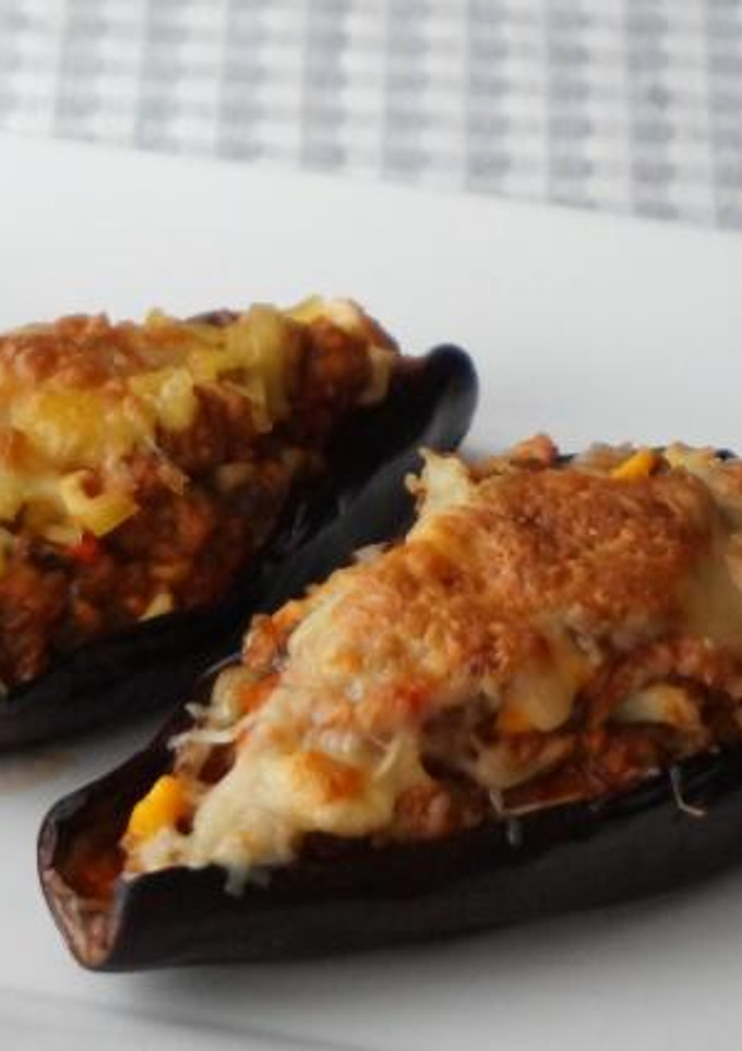 Una foto de Berenjenas rellenas de atún y huevo duro