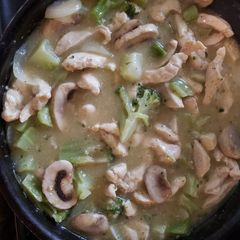 A picture of Moo Goo Gai Pan.