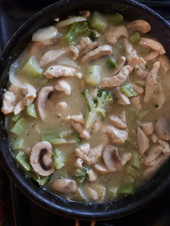 A picture of Moo Goo Gai Pan.