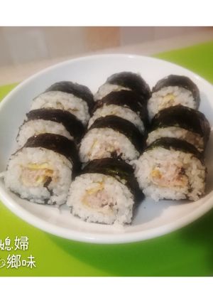 鮪魚飯捲~簡單野餐料理 的食譜成品照片