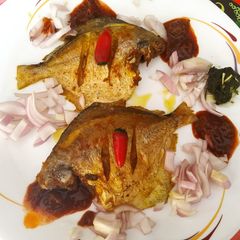 Fried pomfret fish A picture of Fried pomfret fish.