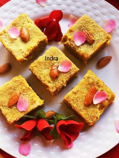 बेसन और लौकी की बर्फी (Besan aur lauki ki barfi recipe in hindi) रेसिपी मुख्य फोटो