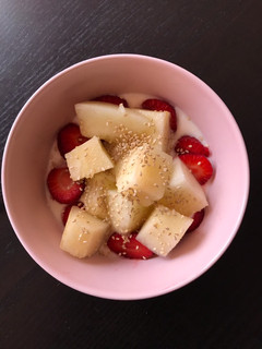 Una foto de Bowl de fresas y melón 🍓🍈