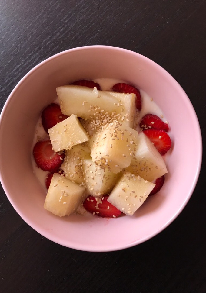 Una foto de Bowl de fresas y melón 🍓🍈