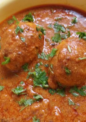 A picture of Egg curry.