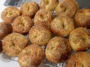 A picture of new york-style bagel