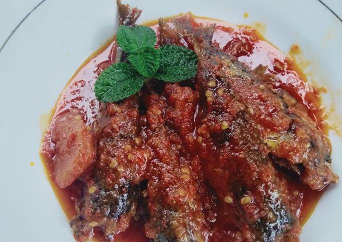 Ikan kembung goreng bumbu sarden