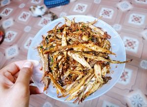 Hình của món Cá khô rang sả ớt gừng.