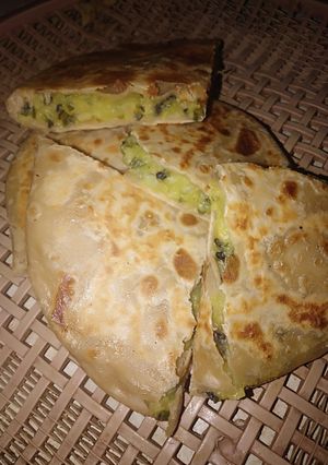 આલુ પરોઠા (Aloo Paratha Recipe In Gujarati) રેસીપી મુખ્ય ફોટો