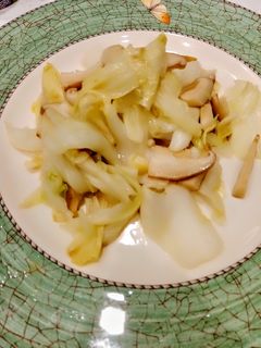 香菇炒椰菜（方便素）or（全素）（低醣生酮餐）（快速料理） 的食譜成品照片