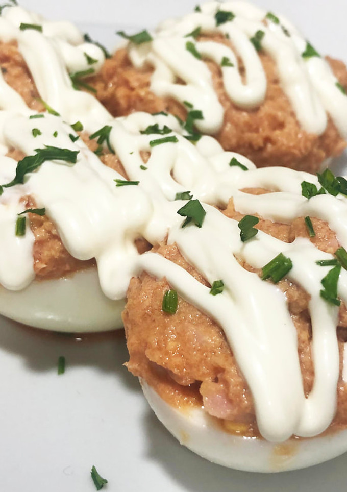 Una foto de Huevos rellenos de atún