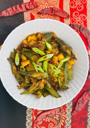 A picture of Okra and panner masala (bhindi & panner).
