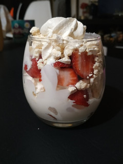 Una foto de Postre rápido de frutillas