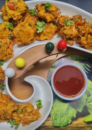 A picture of Jawla(Tiny Shrimp) and Mixed Vegetables Fritters.