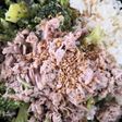 Ensalada de brócoli con arroz y atún