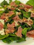 Ensalada de espinaca jamón y queso azul