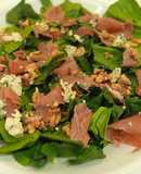 Ensalada de espinaca jamón y queso azul