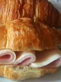 Croissant de Jamón y Queso