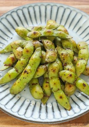 A picture of Irresistible Garlic Butter Soy Sauce Grilled Edamame.