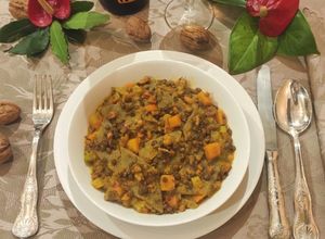 Foto di Maltagliati di lenticchie con verdure alla curcuma e noci
