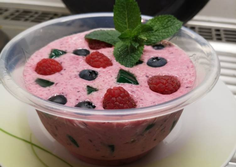 Cara Mudah Menyiapkan Yogurt buah berry segar Enak dan Antiribet