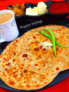 मूली का स्टफ्ड पराठा (mooli ka stuffed paratha recipe in Hindi) रेसिपी मुख्य फोटो
