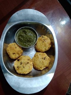 साबूदाना टिक्की हरा धनिया चटनी (sabudana tikki hara dhaniya chutney recipe in Hindi) रेसिपी मुख्य फोटो