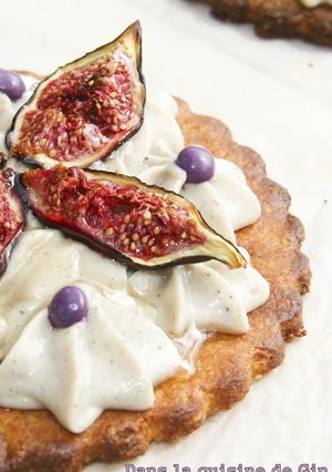 Une photo de Tartelettes végétales à la crème de cajou et à la figue confite