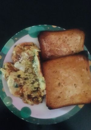 A picture of Bread with Cheese Omelette.