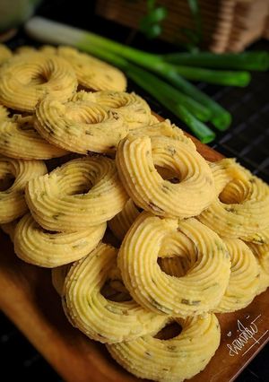 Foto resep Kukis bawang daun (tanpa telur)