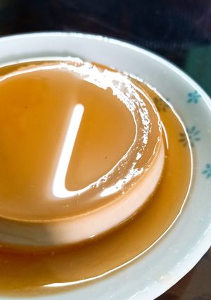Hình của món Creme Caramel vị trà.