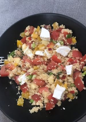 Une photo de Salade de couscous épicée et chèvre frais !