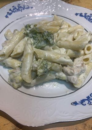 O poză a rețetei Paste cu piept de pui și broccoli.