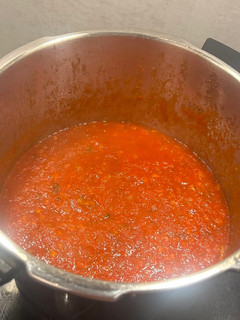 Una foto de Salsa de tomate en olla rápida