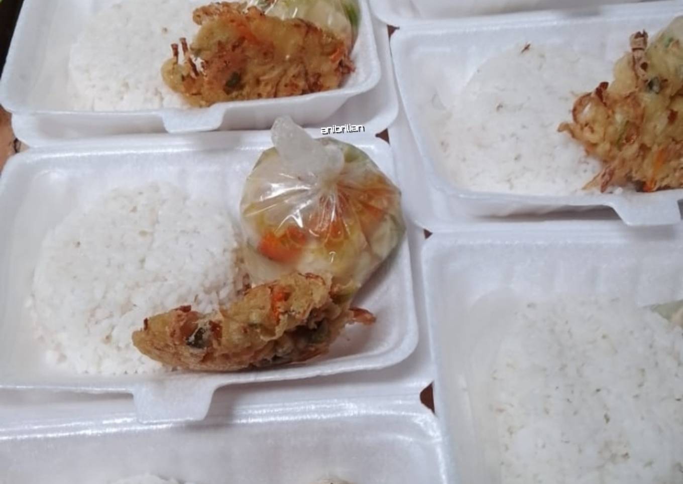 Nasbox isi capcay kuah+bakwan ayam