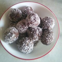 A picture of Dates coconut balls.