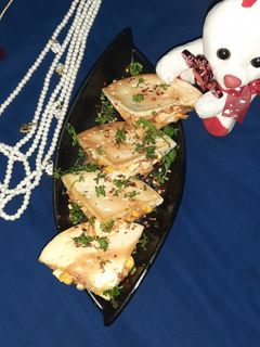 स्टफ्ड पनीर पिज़्ज़ा (Stuffed paneer pizza recipe in Hindi) रेसिपी मुख्य फोटो
