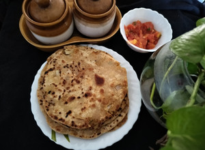 A picture of Sattu paratha.