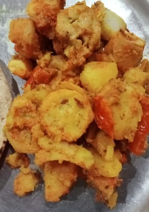 कच्चे केले और आलू की सब्जी (kacche kele aur aloo ki sabzi recipe in Hindi) रेसिपी मुख्य फोटो