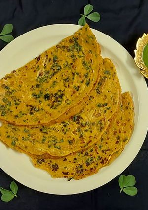મેથી લસણ વાળા ખારા પુડલા (Methi Lasan Vala Khara Pudla Recipe In Gujarati) રેસીપી મુખ્ય ફોટો