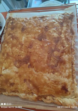 Una foto de Empanada de bacon con carne picada de pollo