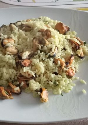 Una foto de Mejillones a la peovenzal con arroz bomba