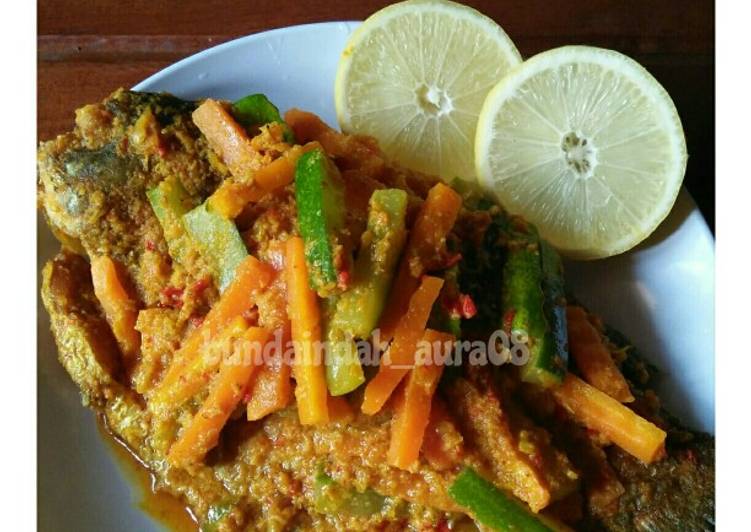 Langkah Menyiapkan Gurame Acar Kuning Lezat