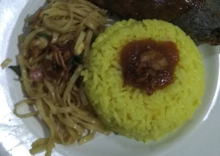 6 Resep: Nasi Kuning Banjar Anti Ribet!