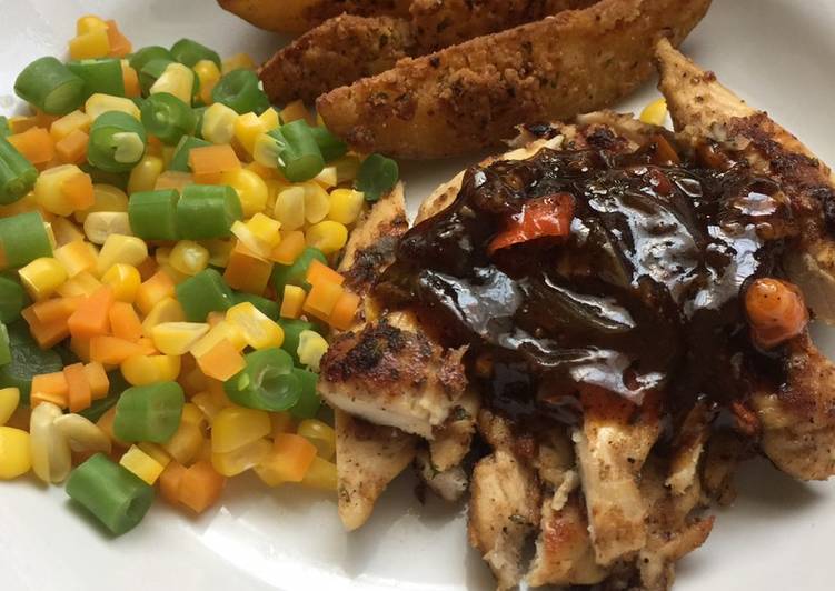 Cara Gampang Menyiapkan Grilled Chicken Breast and Potato Wedges with Black Pepper Sauce yang Enak Banget