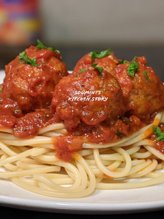 A picture of Spaghetti with Meatballs.