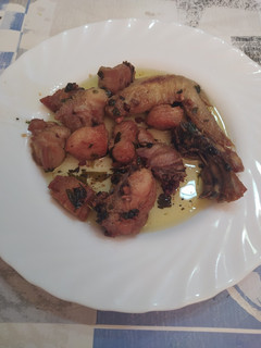 Una foto de Pollo al ajillo